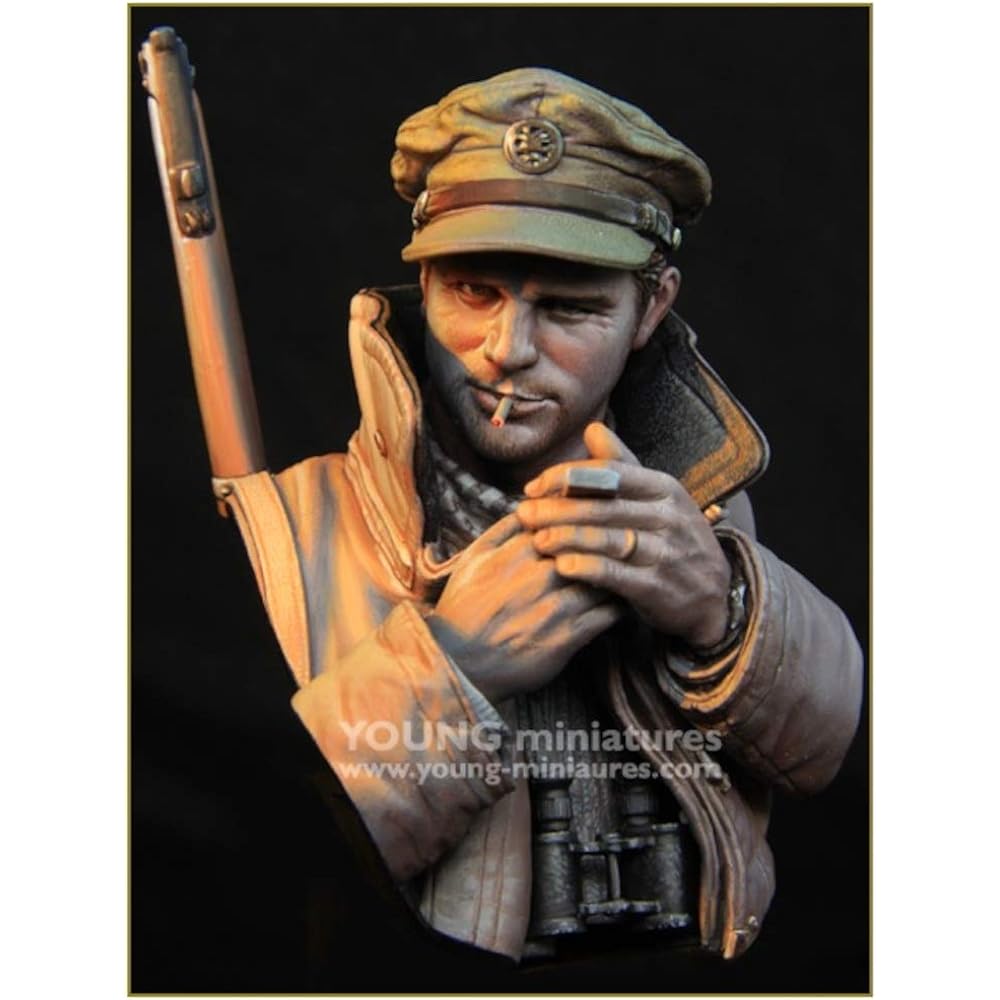 Young Miniature 1/10 World War II British Army LRDG Member North Africa 1942 Twilight Wanderer Bus and Model Resin Kit YM1888