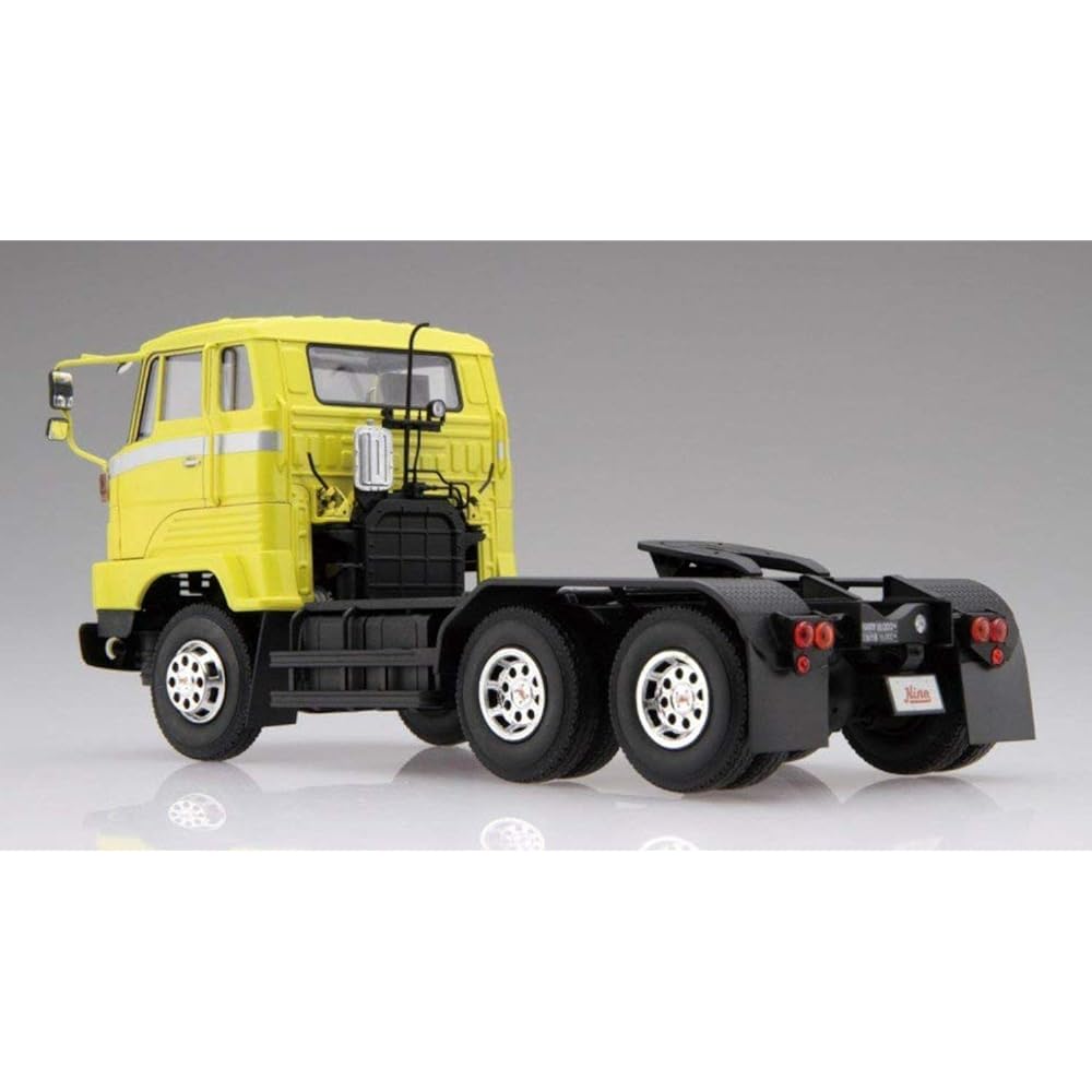 Aoshima Bunka Kyozaisha 1/32 Heavy Freight Series No.17 Hino HH Tractor Head Plastic Model