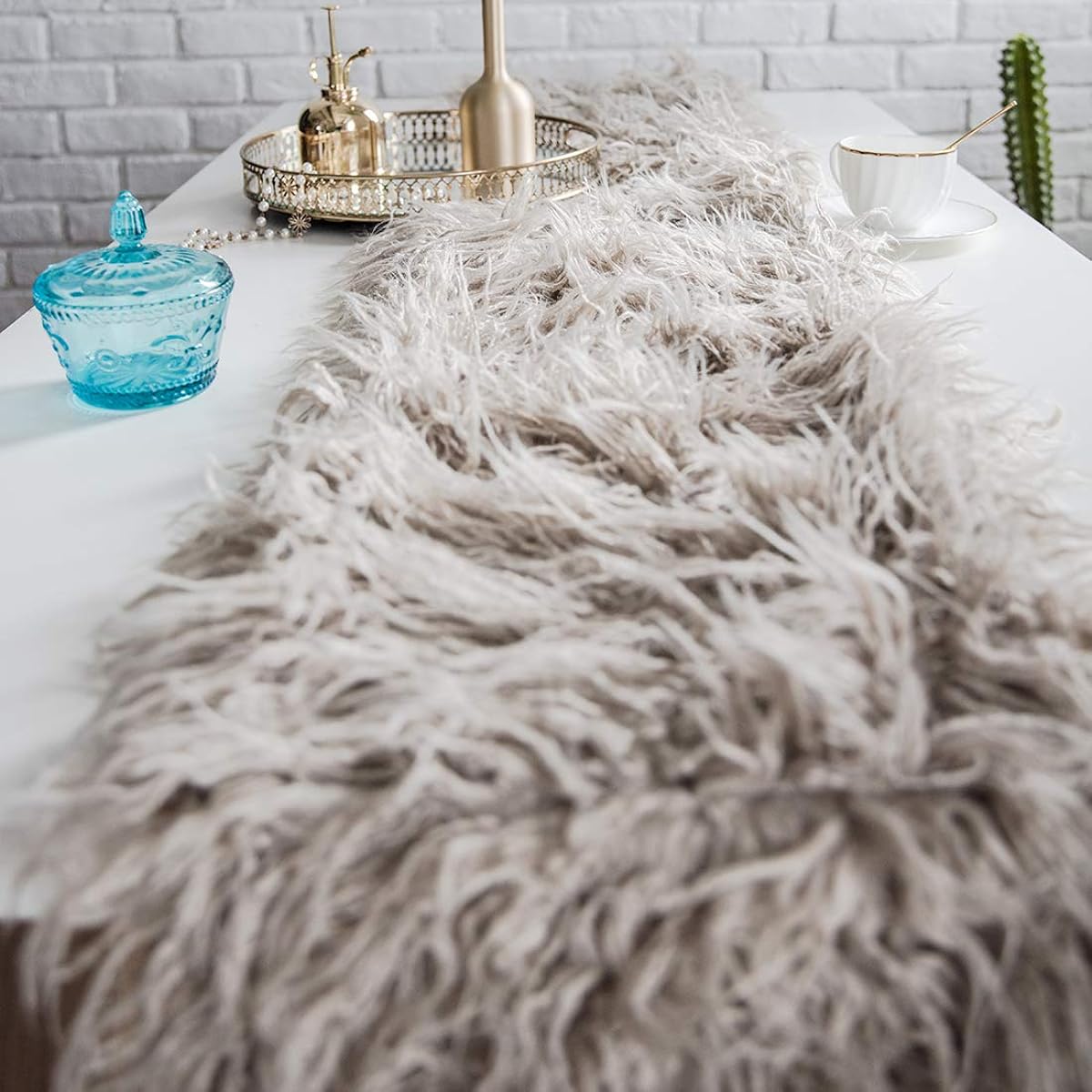 vctops Luxury Faux Fur Table Runner Modern Ultra Soft Long Plush Shaggy Table Runner for Home Kitchen Party Wedding (Coffee, 12"x102")