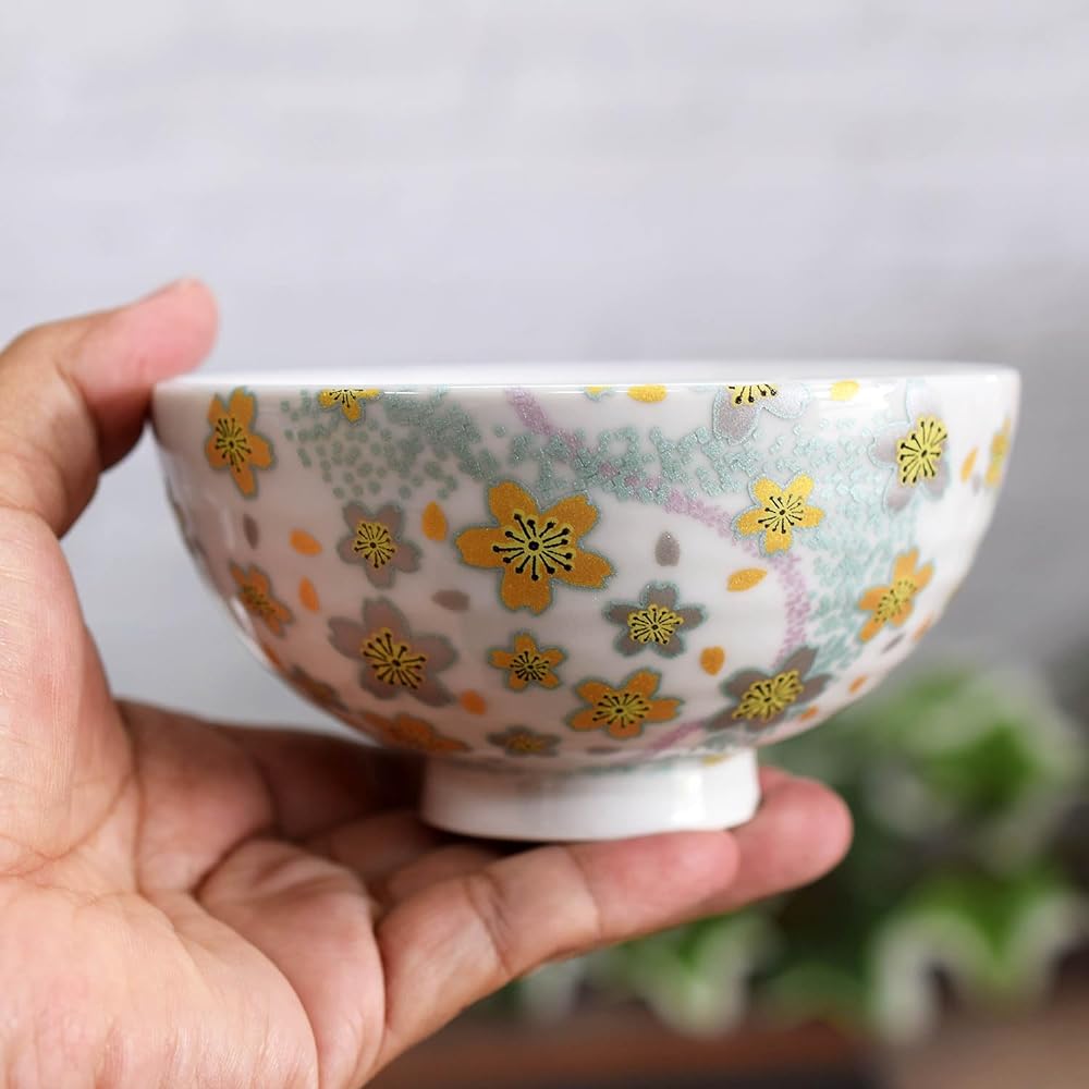 Married couple's bowl, stylish tableware, Kutani ware, pair, rice bowl, curved water flower, ceramic bowl, brand, Japanese tableware, made in Japan