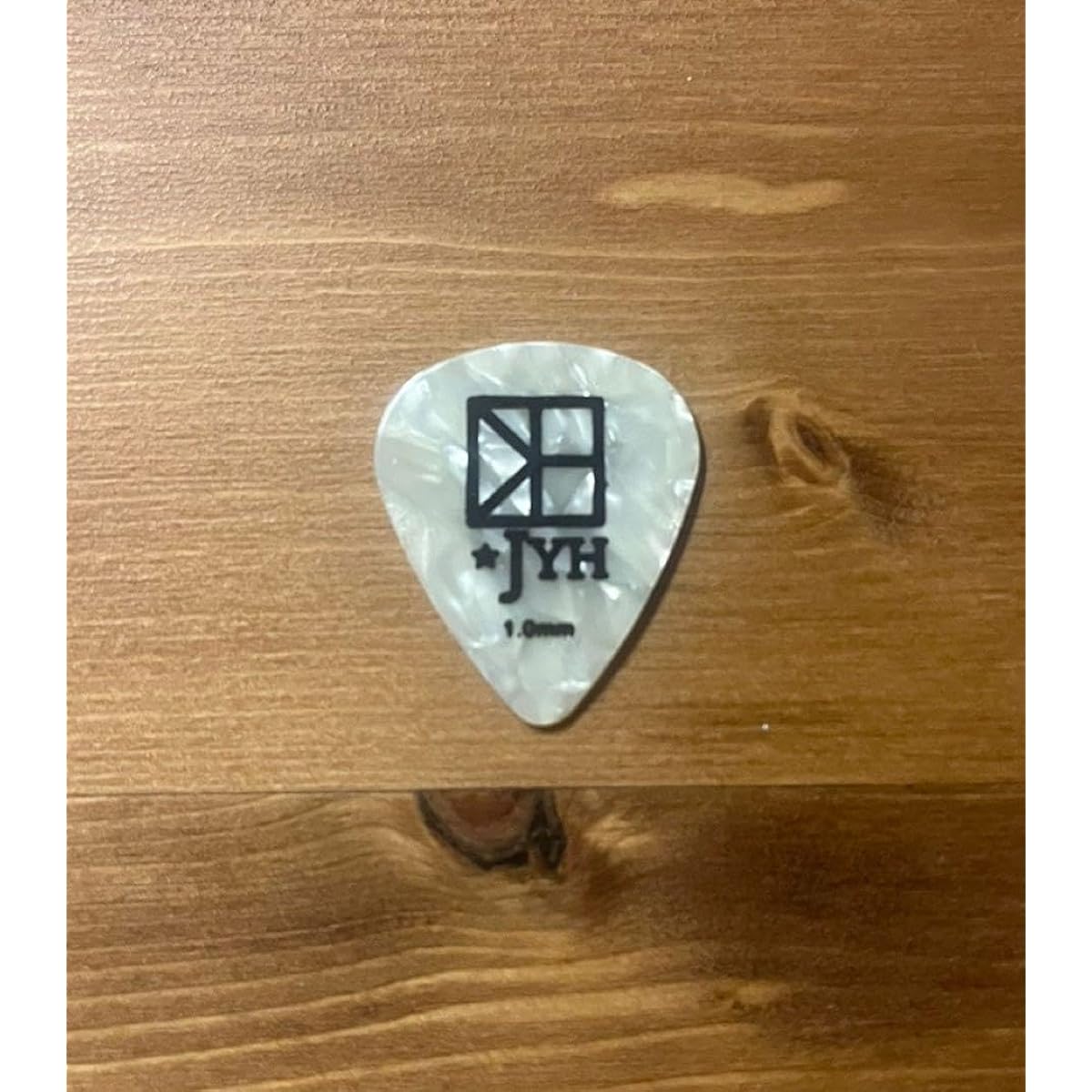CNBLUE Jung Yonghwa guitar pick