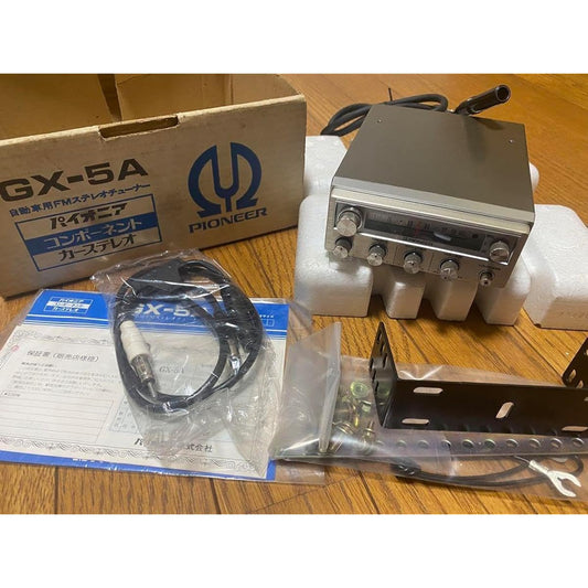 Vintage Pioneer Tuner Showa Retro Hakosuka Bluebird GX71
