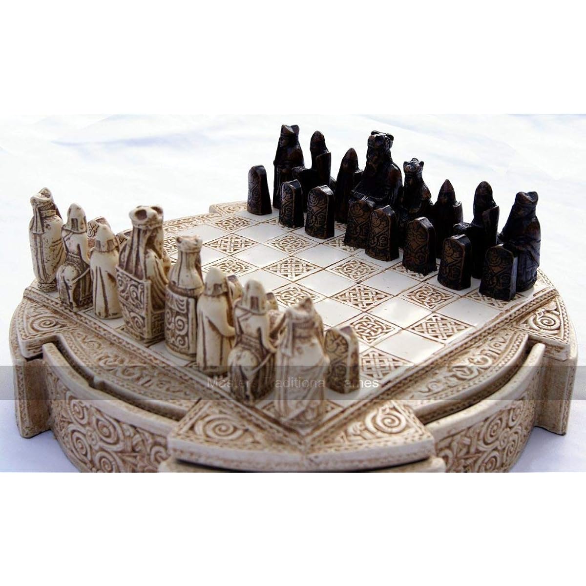 Isle of Lewis Compact Chess Set (9 inch, cream cabinet)