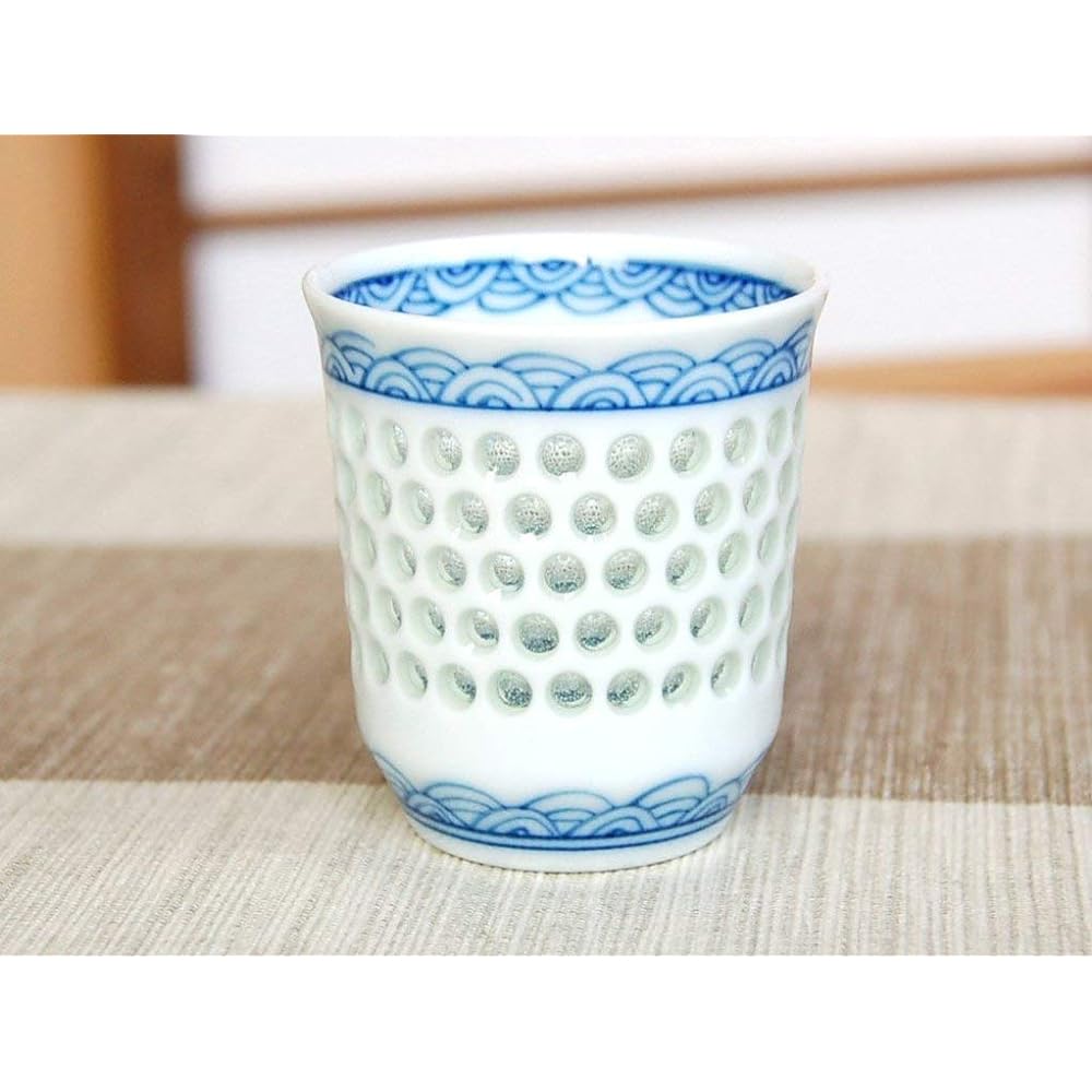 [Arita ware] Crystal carved Qinghai wave drinking cup (in wooden box)