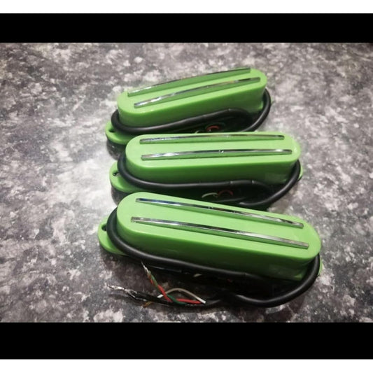 3 double blade type humbucker pickups
