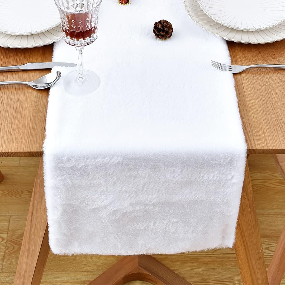 Christmas Table Runner Snow White Faux Fur Table Runner Small Fur Party/Birthday/Christmas/Friend Giving/Wedding/Dining Table Decoration 14 x 47 inches