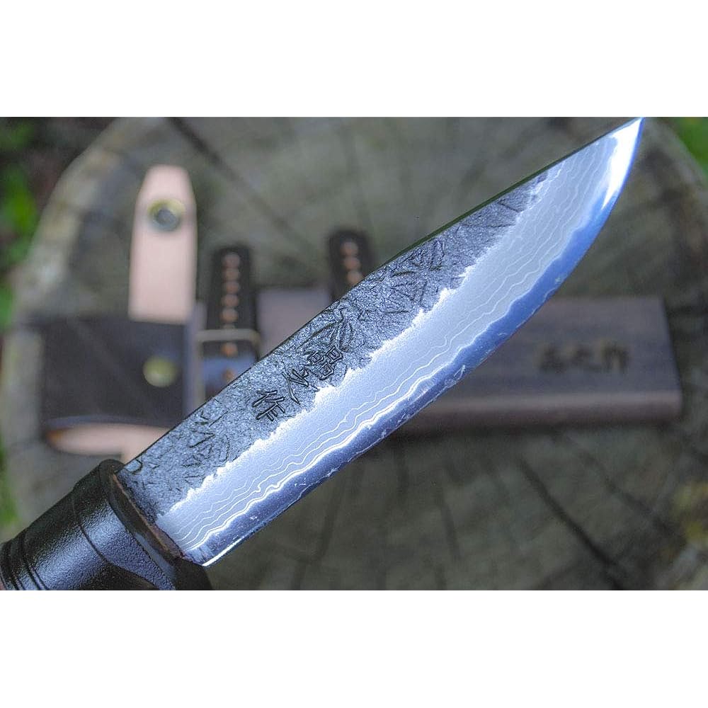 Made by Akino Damascus Compact Yamachet 120 Black hammer finish Double-edged Damascus 15 layer blue 2 steel (7+blue 2+7) Black collar Handle: Oak oil stain *Checkered*With string Scabbard: Pak oil stain *Leather band dcy- 001-kr