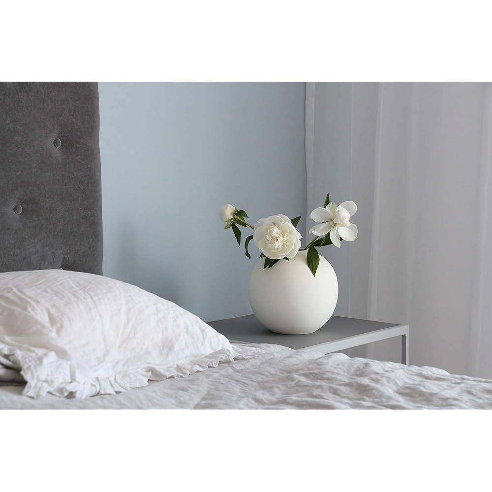 Cooee Design Ball Vase 20cm (White)