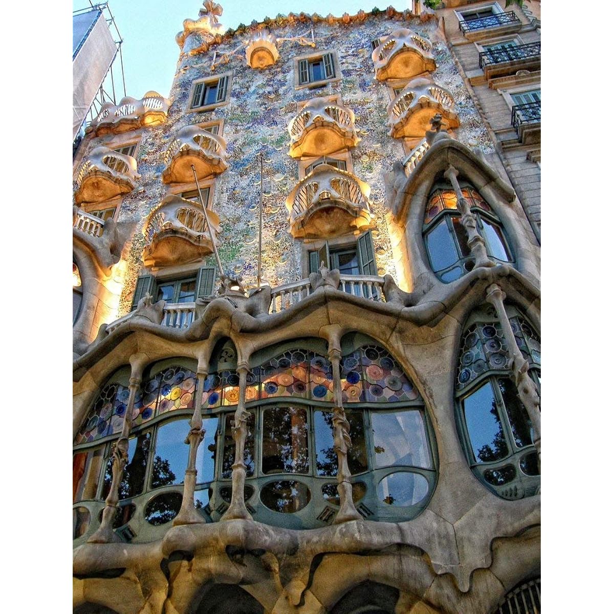 Nautilus Puzzles Colorful Wooden Jigsaw Puzzle - Casa Batlló, Barcelona - 180 Wooden Pieces
