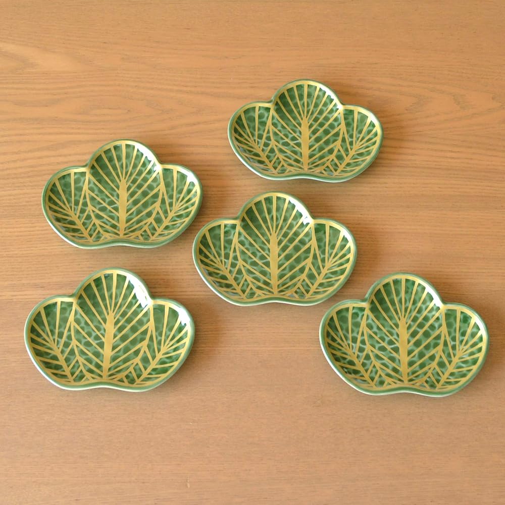 New Year tableware, Japanese tableware, small plates, pine needles, lucky charms, Arita ware, pine needles (green), small plates, set of 5, gift box included