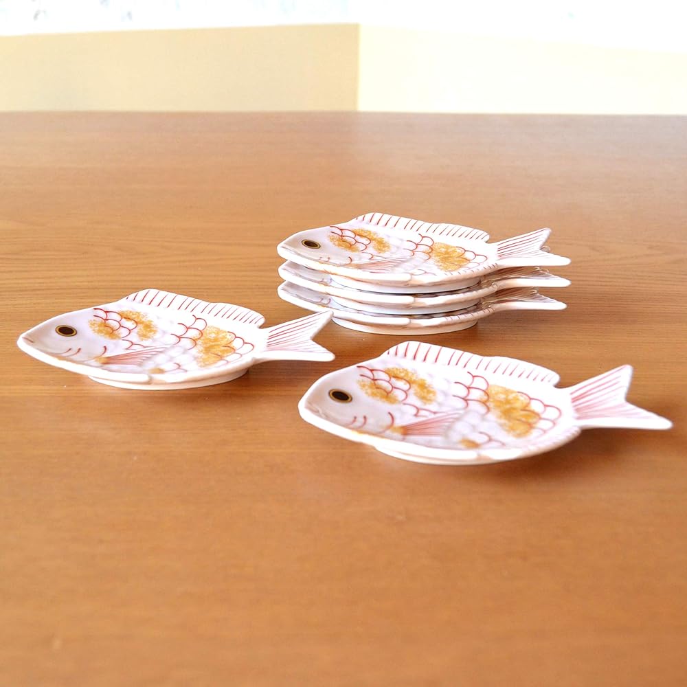 New Year tableware, Japanese tableware, small plates, sea bream, lucky charms, Arita ware, Sakura sea bream, small plates, set of 5, gift box included