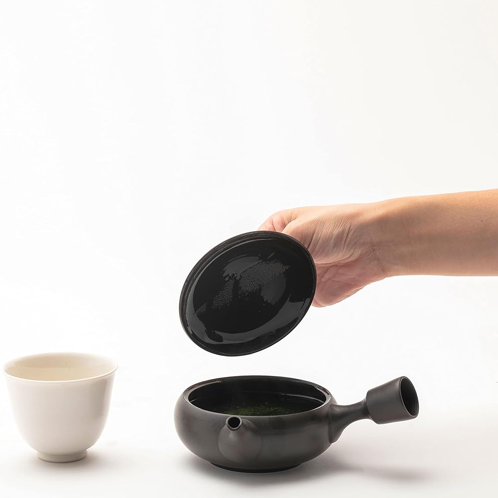 [Devised by a Japanese tea specialty store] Susumuya Chaten original [Susumuya tea utensils] [Susumu teapot] Tokoname ware potter's wheel teapot Made in Japan Deep steamed tea