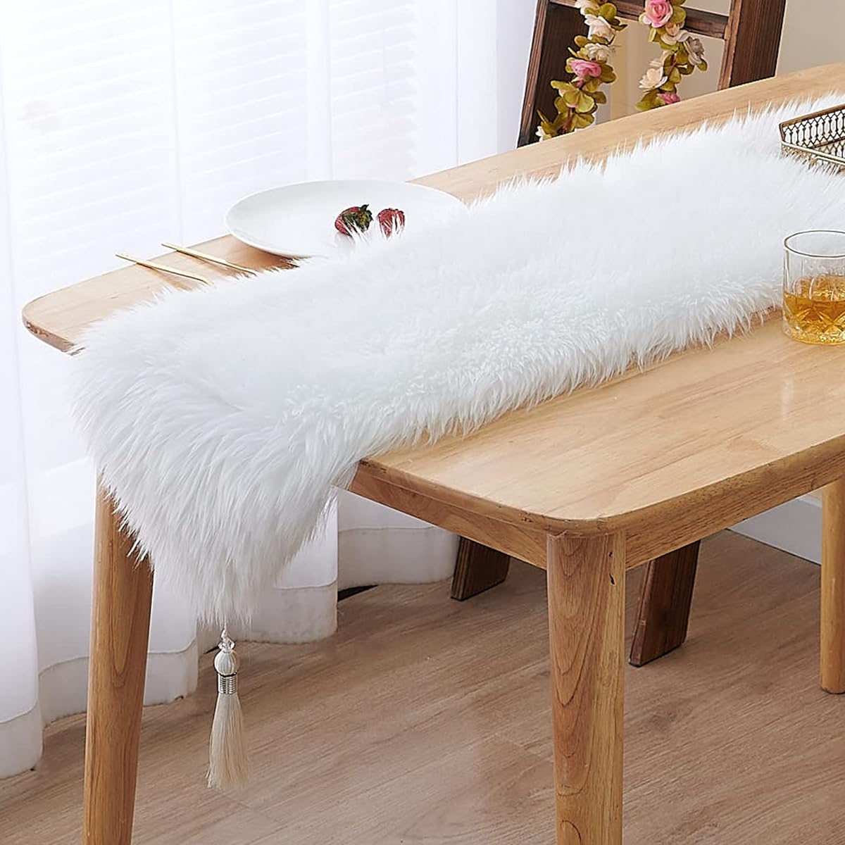 Christmas Table Runner, Modern White Fluffy Faux Fur Decorative Runner with Tassels for Home Dining Table, Perfect for Party, Holiday, Birthday, Christmas, Wedding, Dresser, Fireplace Decoration