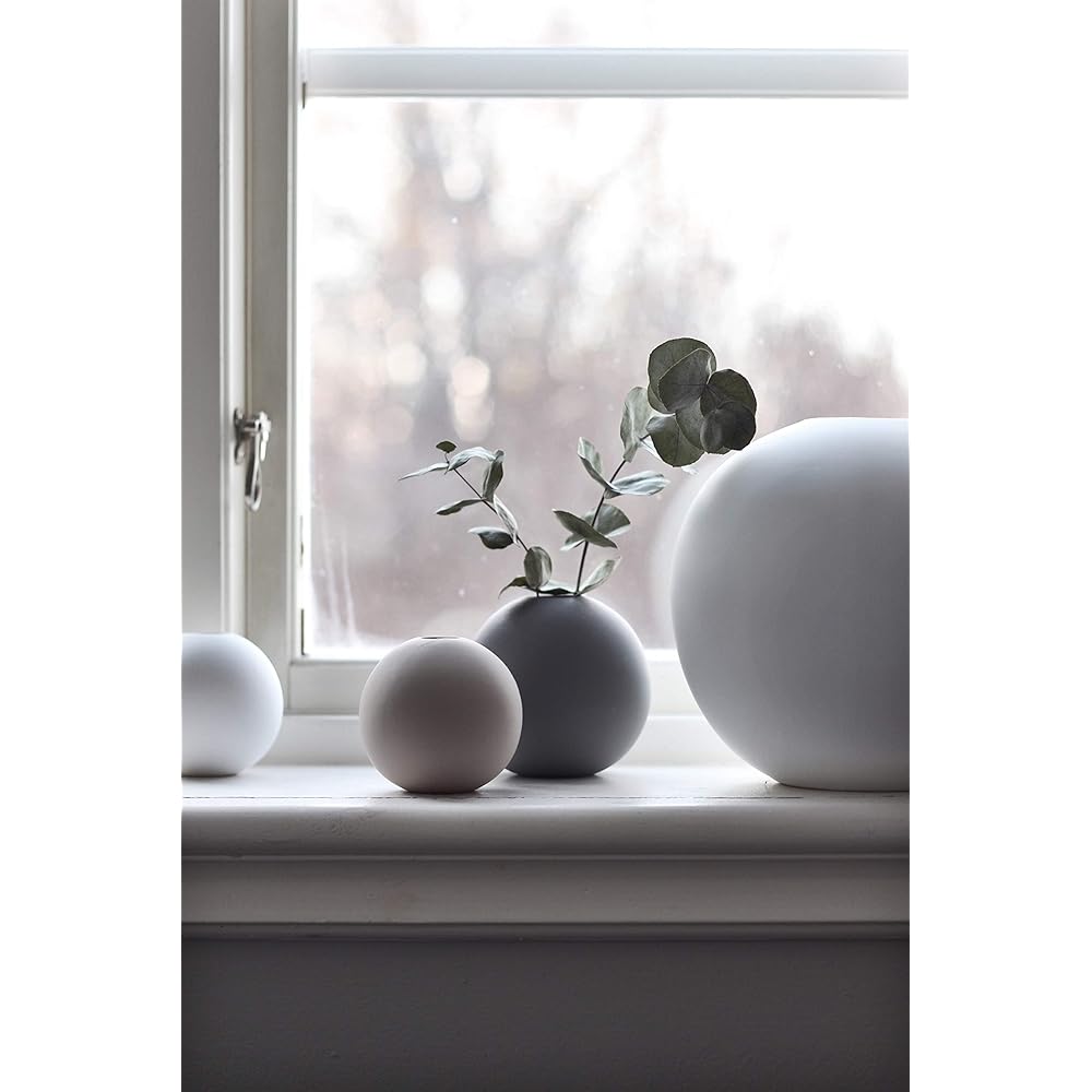 Cooee Design Ball Vase 20cm (White)