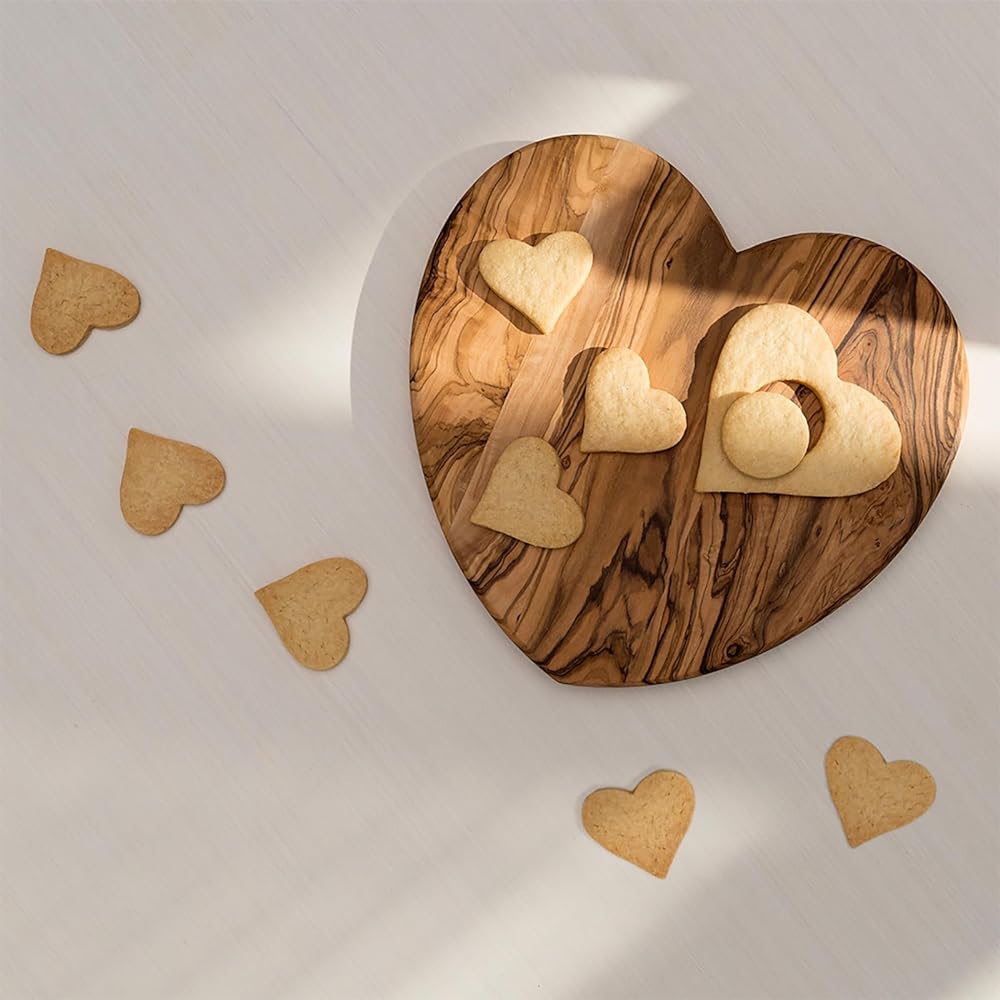 BERARD Olive Cutting Board Heart Medium