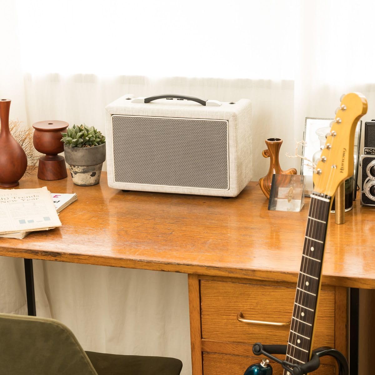 Louis LGA-10 Milky White Guitar Amplifier 10W Width 30cm Height 14cm Compact Small White White Louis