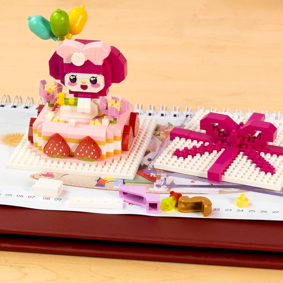 Universal Building Blocks Astronaut Model Building Toy Gift Miniature Blocks Mini Block Set DIY Block Toys (Melody Cake)