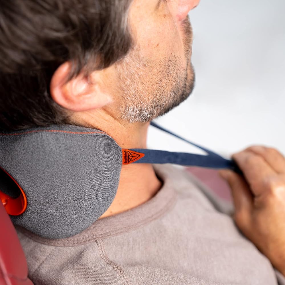 The bullbird commuter travel pillow (orange)