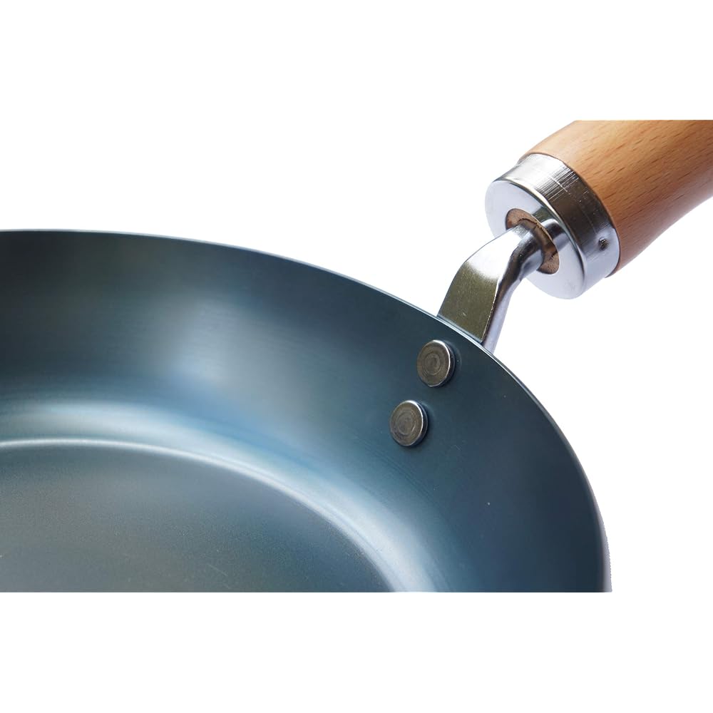 Iron frying pan that will grow the more you use it, 28cm plain wood handle, made in Japan, IH compatible, lightweight, no seasoning required, outdoor, camping