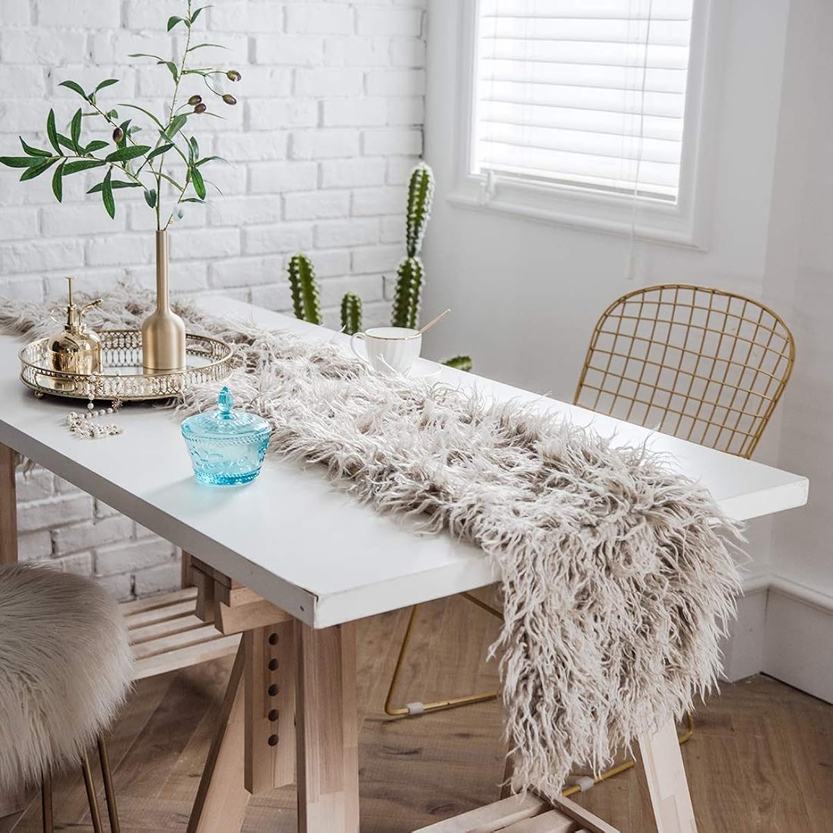 vctops Luxury Faux Fur Table Runner Modern Ultra Soft Long Plush Shaggy Table Runner for Home Kitchen Party Wedding (Coffee, 12"x102")