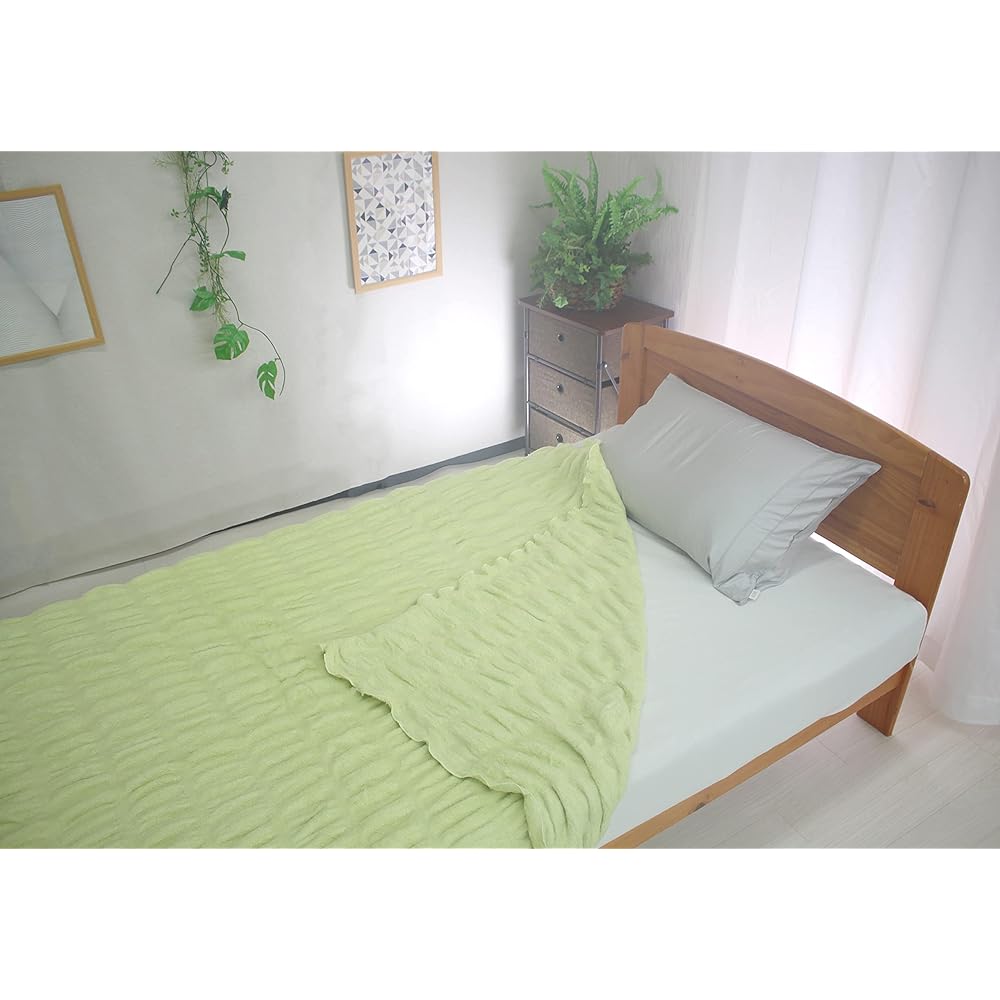 Brushed blanket, fluffy inside blanket that gently wraps around the body, untwisted yarn, lightweight type, lime