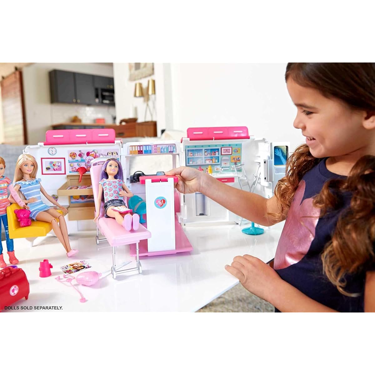 (Barbie) Barbie Care Clinic Vehicle
