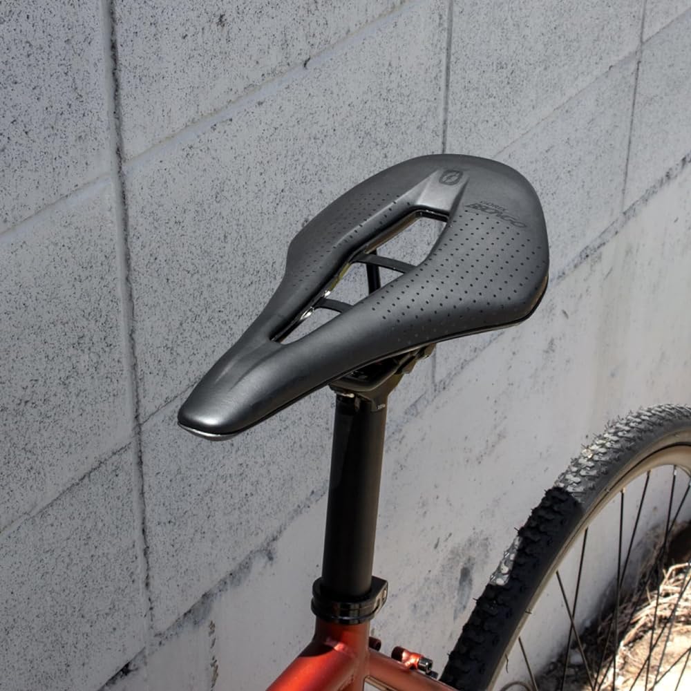 GORIX Saddle Bicycle Road Bike Short Nose Short Saddle Perforated Lightweight Shock Absorption Bicycle Saddle Replacement Stylish Black (BBONGO) Cross Bike/Cyclocross Gravel MTB Mini Velo Other Bicycles