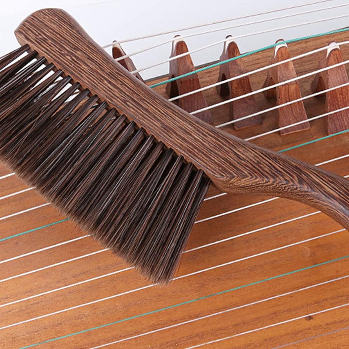 MILISTEN Guzheng クリーニングブラシ 楽器クリーニングブラシ ソフト木製ハンドルブラシ (コーヒー)