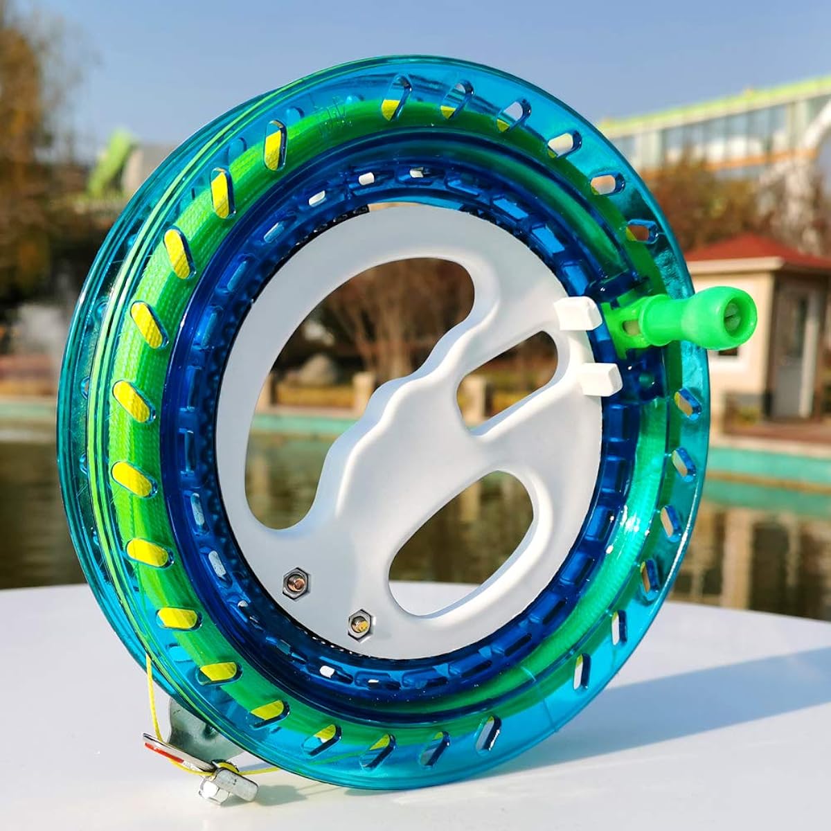 HENGDA KITE Professional Outdoor Kite Line Winder Winding Reel Grip Wheel 650ft (60lb) Flying Line String Flying Tool with Lock for Kids and Adults (Blue 7.2")