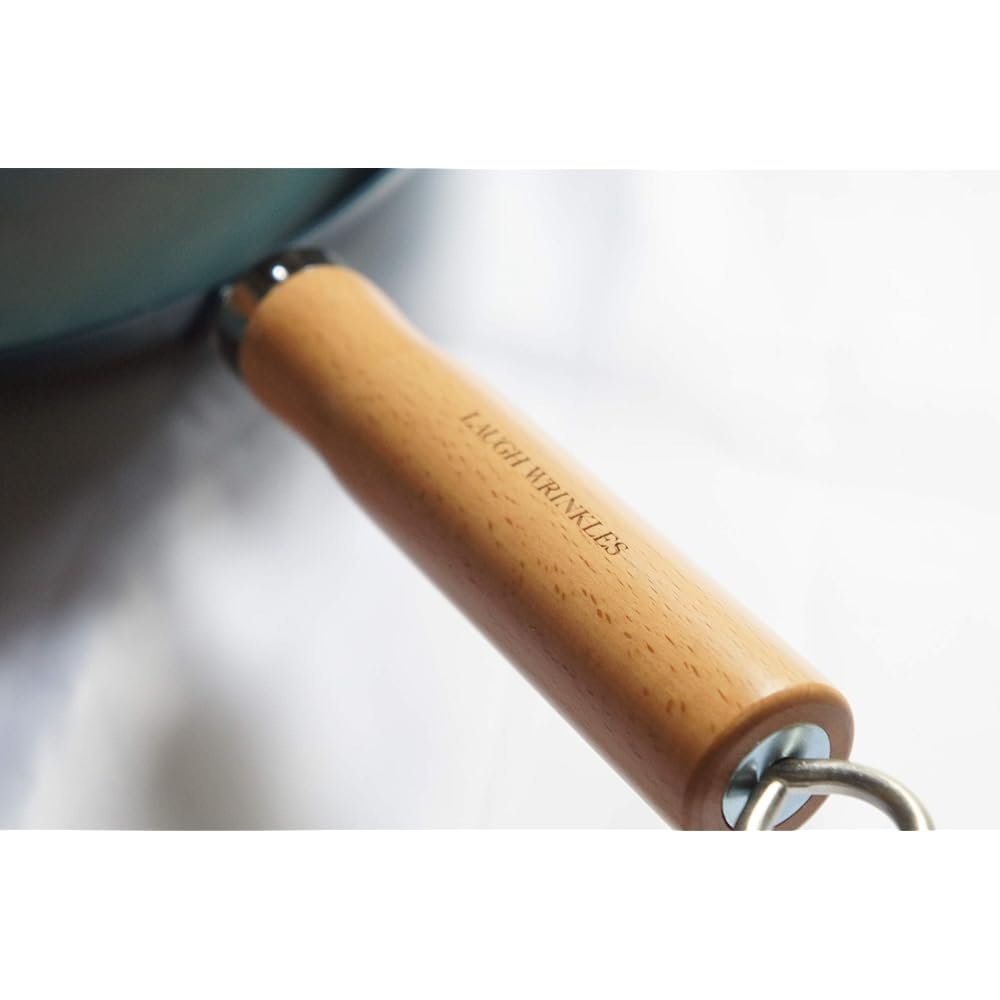 Iron frying pan that grows the more you use it, hook included, 26cm plain wood handle, made in Japan, lightweight, no seasoning required, outdoor, camping