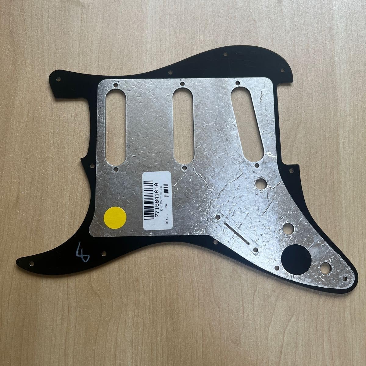 Fender Stratocaster pickguard, black, 3-ply, 11-hole
