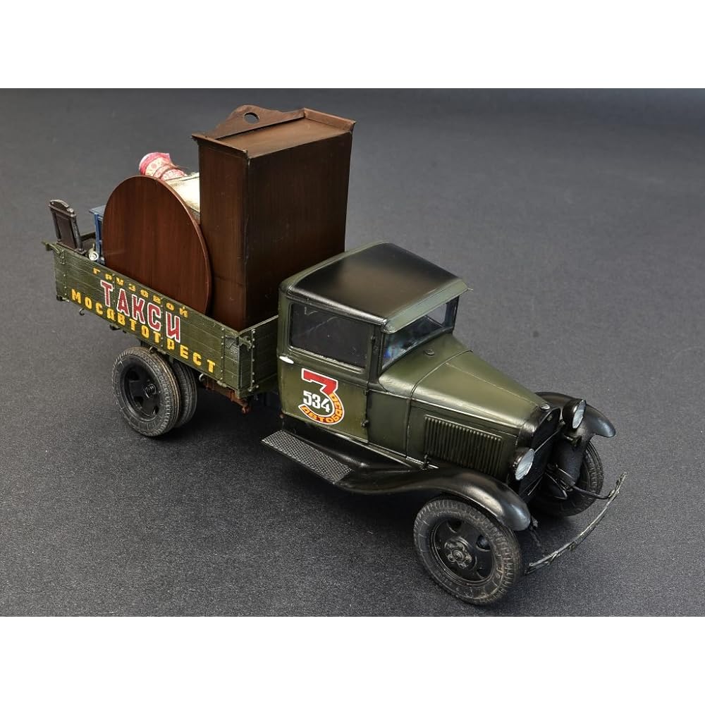 Miniart 1/35 Soviet 1.5 ton cargo truck furniture parts included plastic model MA38013