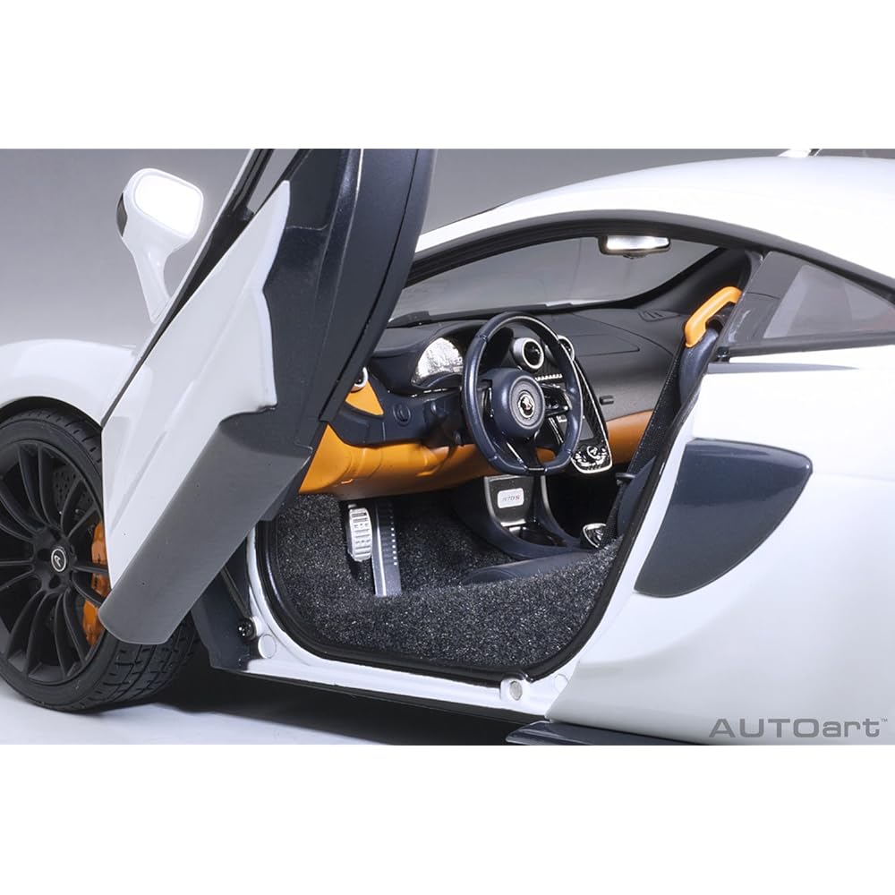 AUTOart 1/18 McLaren 570S White Finished Product
