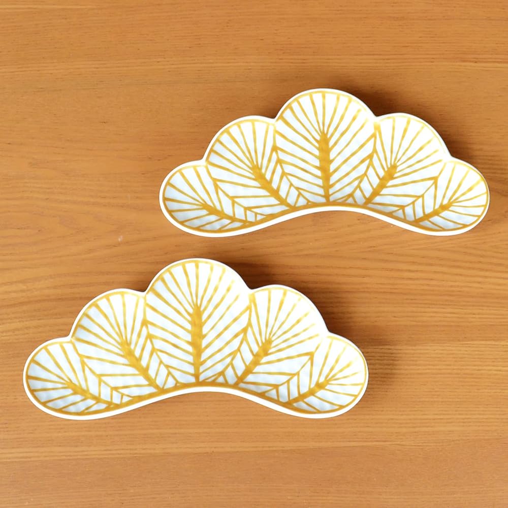 New Year Tableware, Appetizer Plate, Japanese Food Serving Plate, 25cm, Japanese Tableware, Lucky Charm, Matsuba, Arita Ware, Yukimatsuba, White, Set of 2, Pair