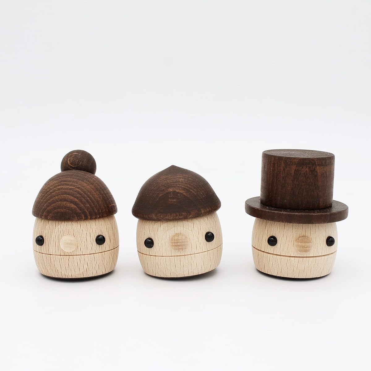 Toy Komamugu Acorn Parent and Child Set (1x Acorn Hill, 1x Acorn Papa, 1x Acorn Mama, 1x Acorn Brown)