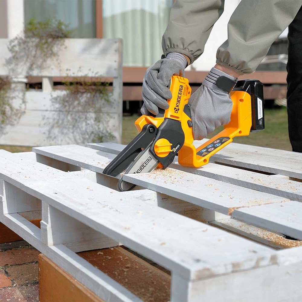 Kyocera BHCS-1810 663400B Rechargeable Handy Chain Saw, Main Unit Only (Equipped with High Power Motor to Prevent Stopping Even Hard Branches), Can Be Used With One Hand, Smooth Cutting Entry, Less