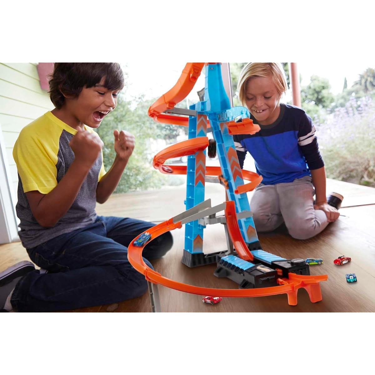 Hot Wheels Sky Crash Tower Track Set, 2.5+ ft / 83 cm High with Motorized Booster, Orange Track & 1 Vehicle, Race Multiple Cars, Gift for Kids 5 to 10 Years Old & Up