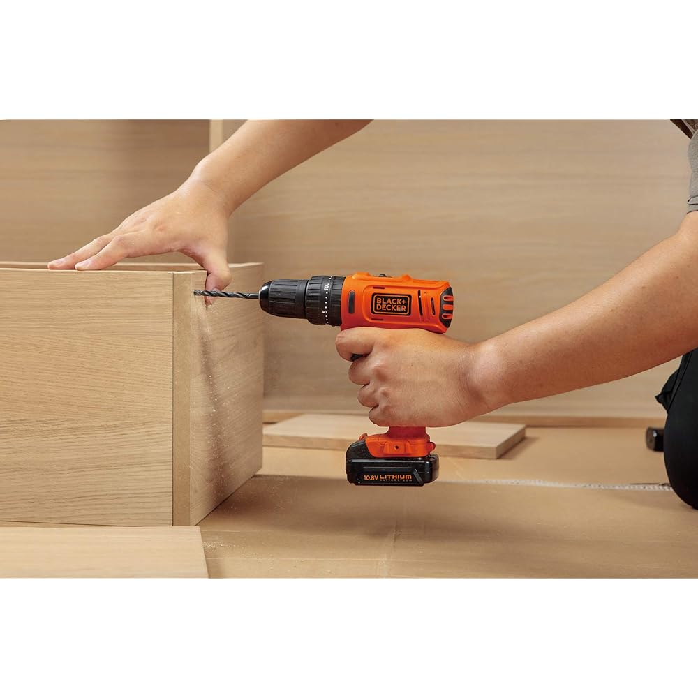 Black and Decker Cordless Vibrating Drill Driver DIY Power Tool Drilling Tightening Tool Compact with LED Light 10.8V BDH12