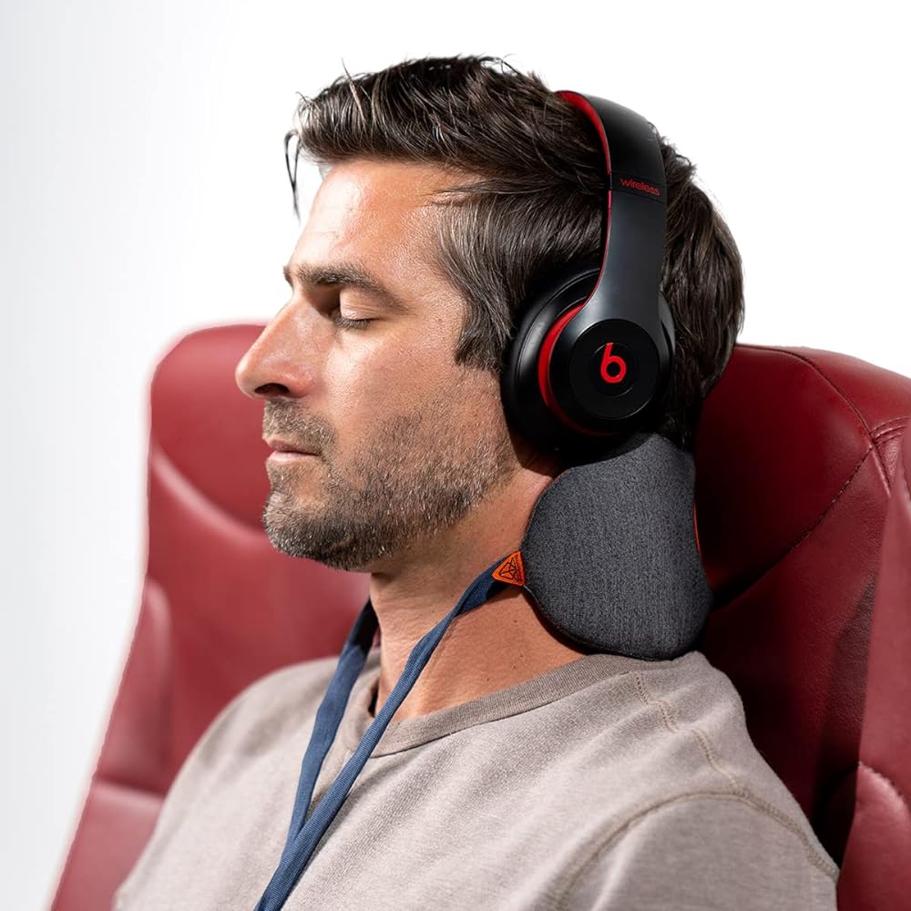 The bullbird commuter travel pillow (orange)