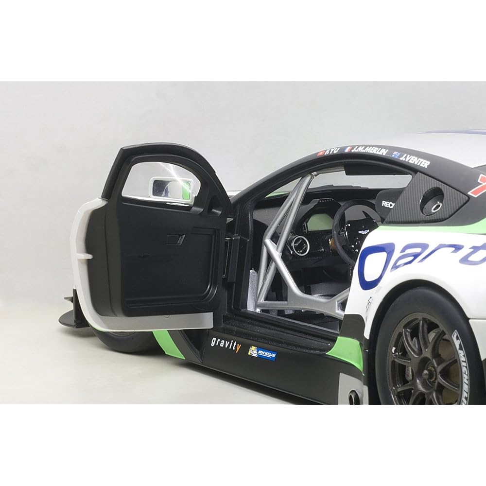 AUTOart 1/18 Aston Martin V12 Vantage 2015 #99 (Bathurst 12 Hour Race)