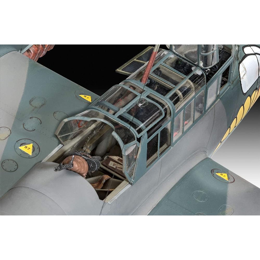German Level 1/32 Luftwaffe Messerschmitt Bf110 C-7 Plastic Model 04961