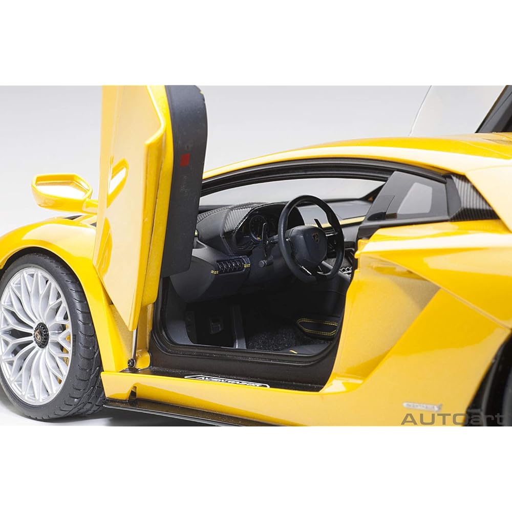 AUTOart AUTOart 1/18 Lamborghini Aventador S Metallic Yellow Finished Product