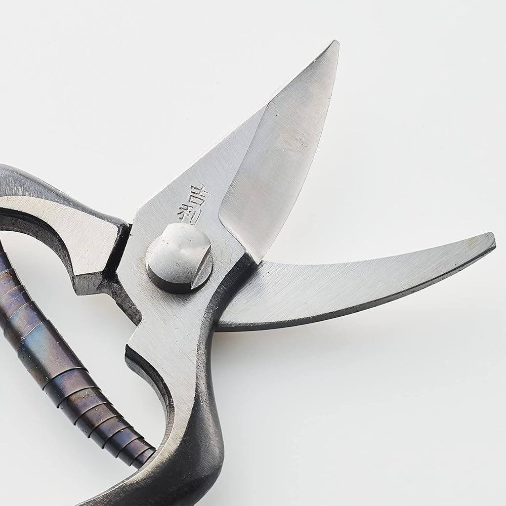 Geely bud pruning shears, Tsugaru type, made in Japan, made in Sanjo, Niigata Prefecture, high quality, professional specifications, handmade by blacksmiths, Uraski finish, for pruning fruit trees and garden trees, for picking flowers and cutting buds in