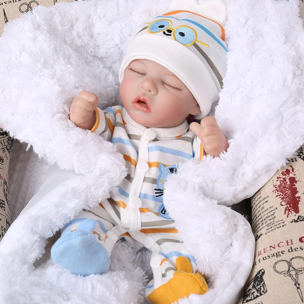 FASMAS Lifelike Reborn Baby Doll, 12 Inch Lifelike Newborn Full Vinyl Sleeping Baby Doll Lifelike Lifelike Newborn Baby Doll Toy Gift for Girls and Boys Ages 3 4 5 6+