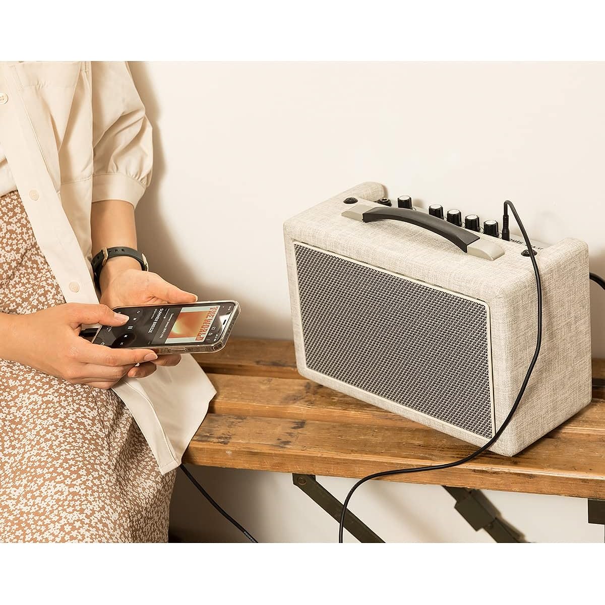 Louis LGA-10 Milky White Guitar Amplifier 10W Width 30cm Height 14cm Compact Small White White Louis