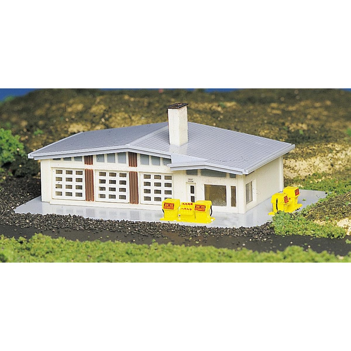 Bachmann Trains - PLASTICVILLE U.S.A. BUILT-UP BUILDING - Gas Station - N Gauge [Parallel Import]