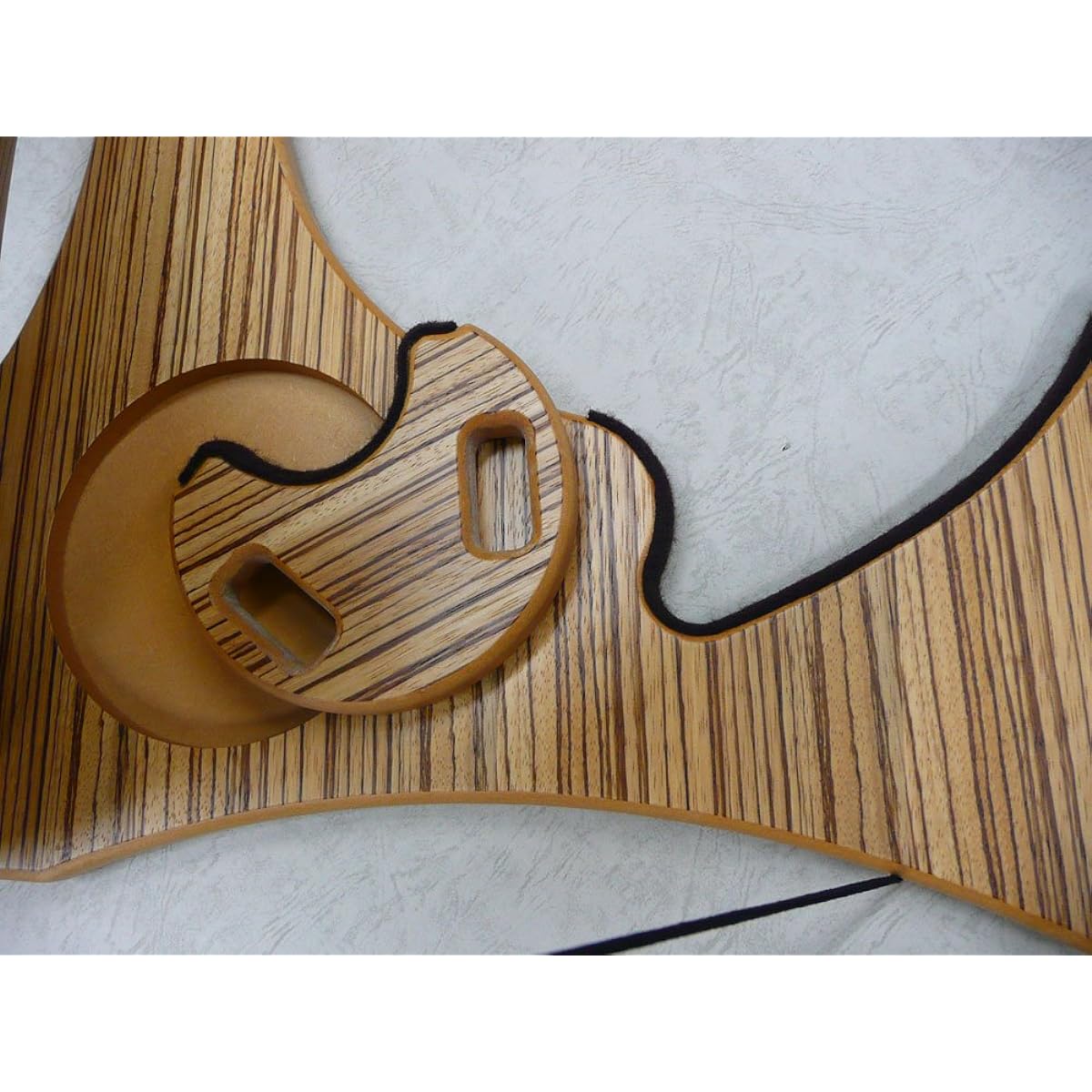Gakki.com Original Classical Guitar Stand (Zebra Wood)