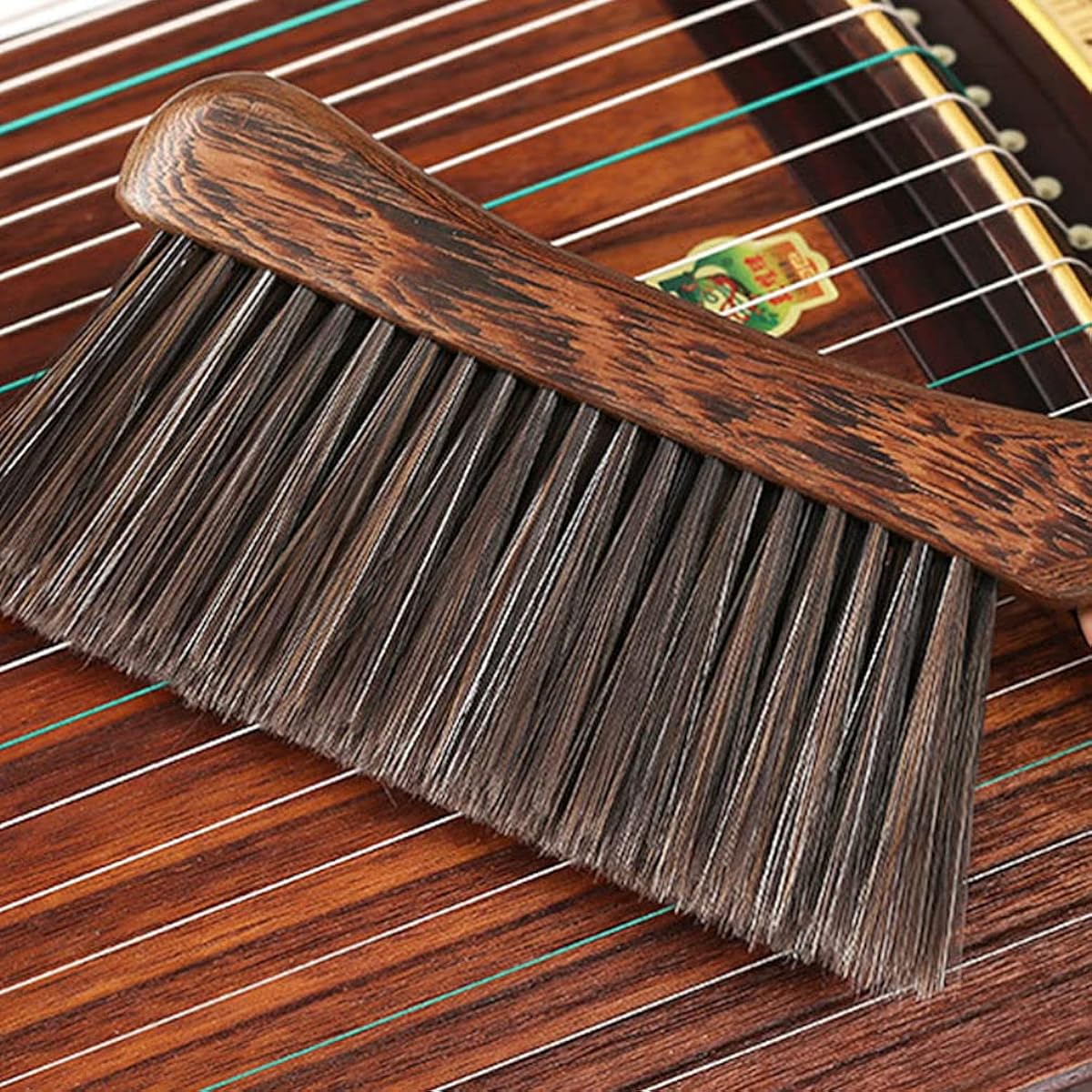 MILISTEN Guzheng クリーニングブラシ 楽器クリーニングブラシ ソフト木製ハンドルブラシ (コーヒー)