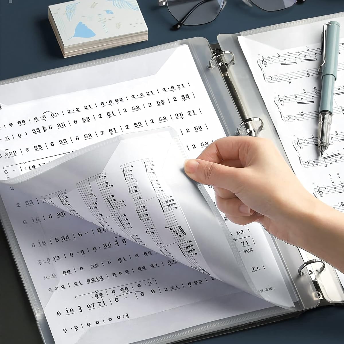 Sheet Music Folder 20 Pockets Display 40 Pages Removable Sheet Music File Paper Storage Folder File Folder A4 Size Binder Organizer Music Stand File Artwork Drawing Direct Page Writing
