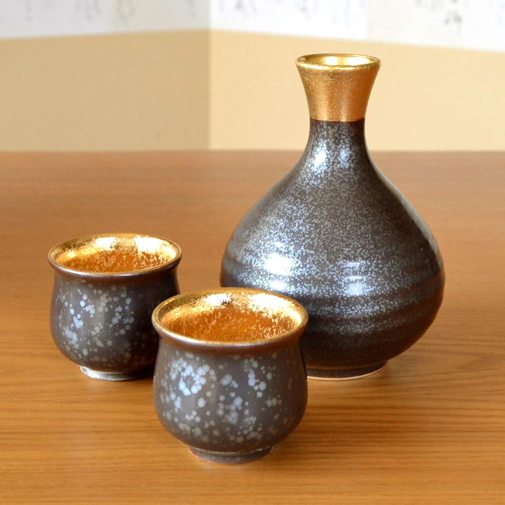 Retirement Gift Sake Cup Set, Tokkuri Ochoko Set, Ceramic, For Japanese Sake, Stylish, Arita Ware, 1 Sakkuri, 2 Sake Cups, Crystal Gold Color, Gift in a Wooden Box with Gratitude